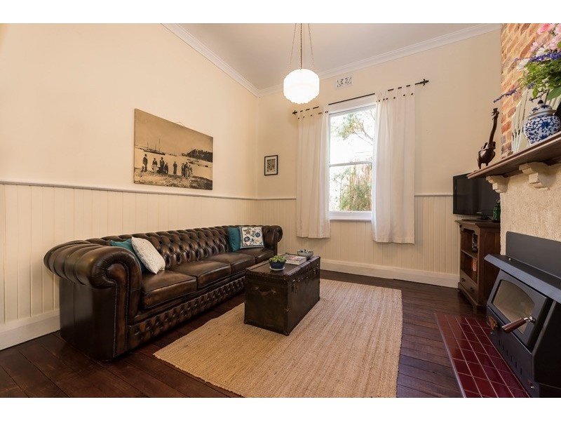 11 Eighth Avenue, Bassendean WA 6054