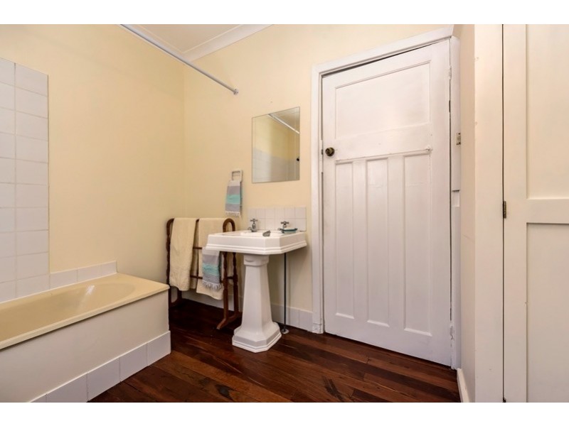 11 Eighth Avenue, Bassendean WA 6054