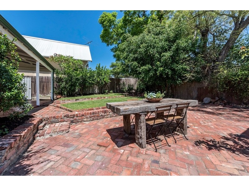 11 Eighth Avenue, Bassendean WA 6054