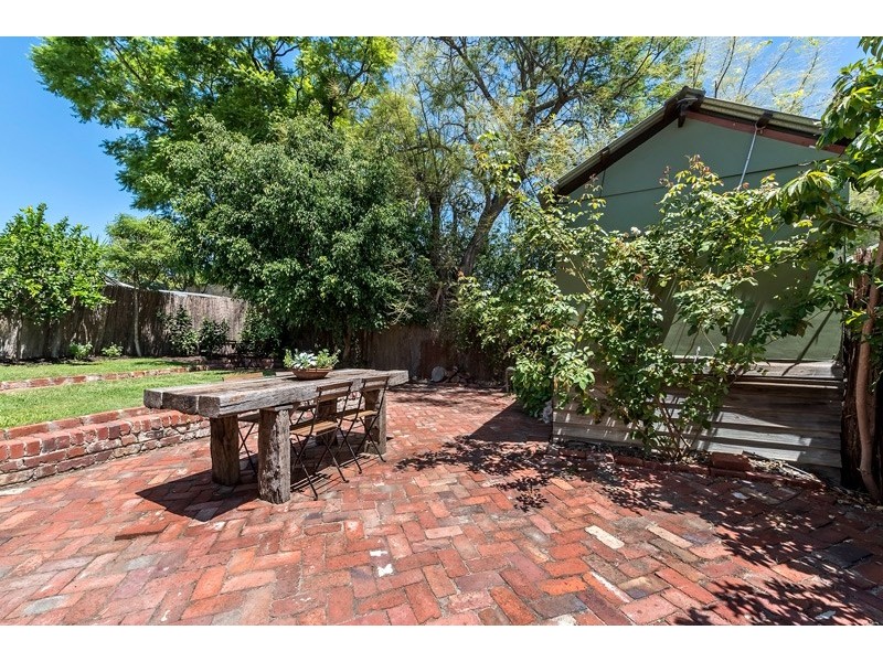 11 Eighth Avenue, Bassendean WA 6054