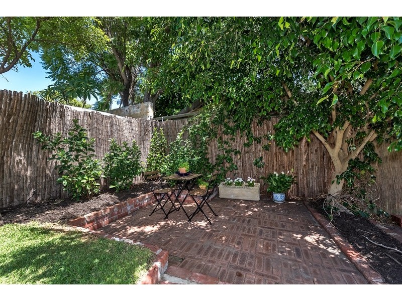 11 Eighth Avenue, Bassendean WA 6054