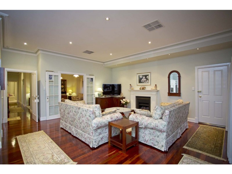 3 Chestnut Street, Guildford WA 6055
