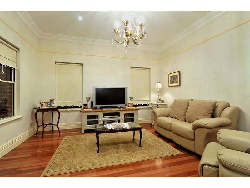5 Kylee Close, South Guildford WA 6055