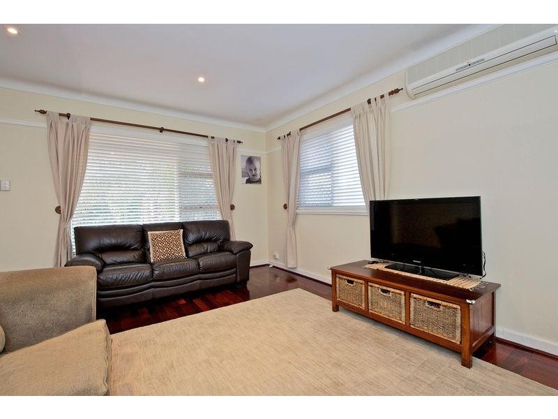 29 Rothbury Road, Embleton WA 6062