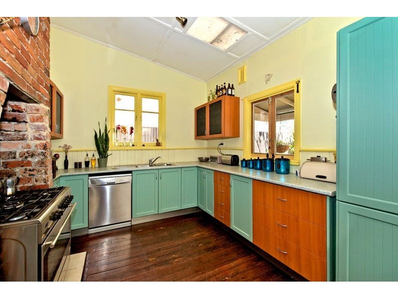 11 Eighth Avenue, Bassendean WA 6054