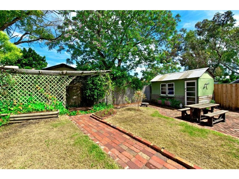 11 Eighth Avenue, Bassendean WA 6054