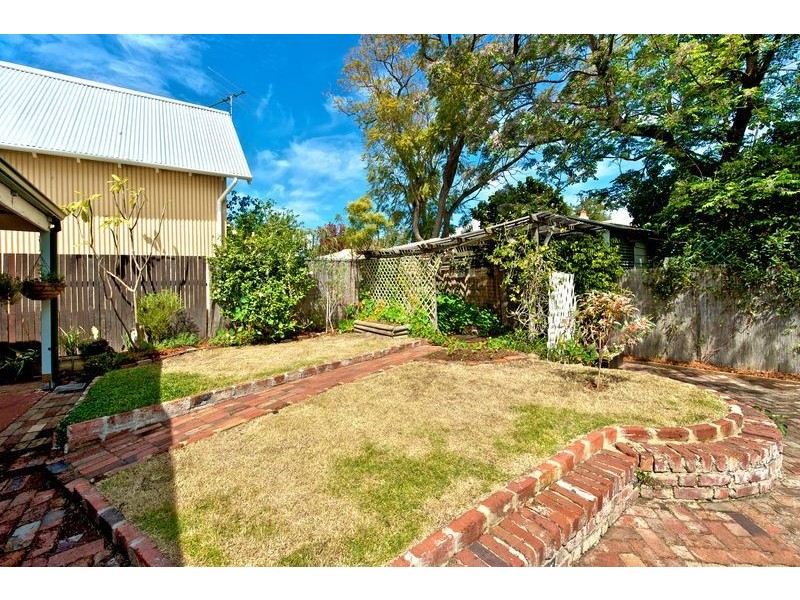 11 Eighth Avenue, Bassendean WA 6054