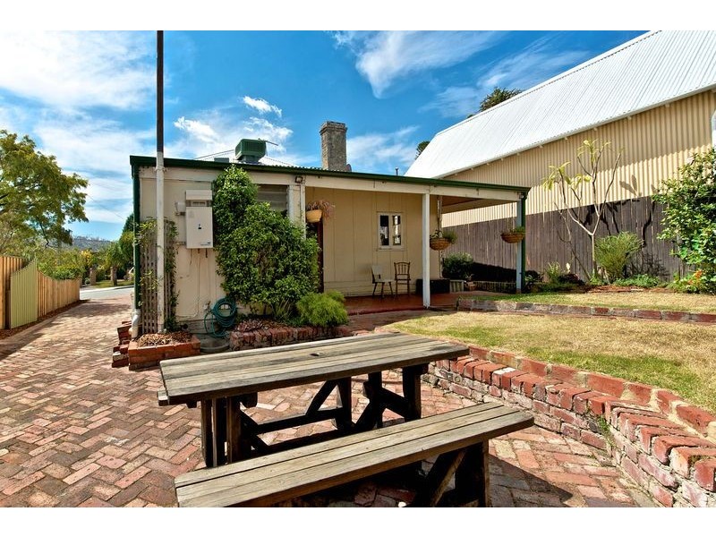 11 Eighth Avenue, Bassendean WA 6054