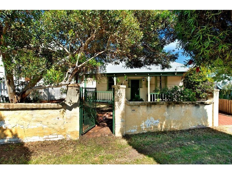 11 Eighth Avenue, Bassendean WA 6054