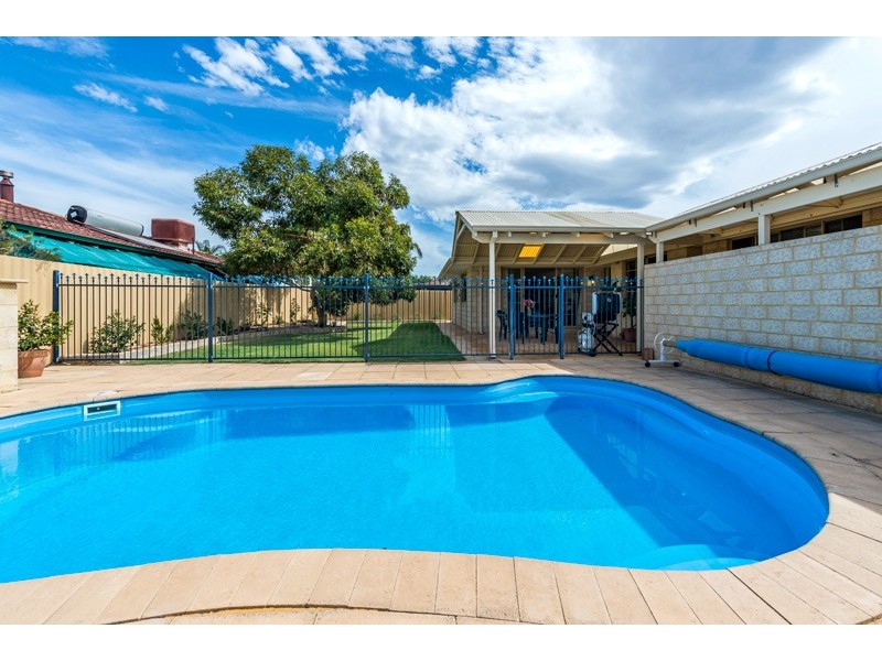 14 Vinca Way, Forrestfield WA 6058