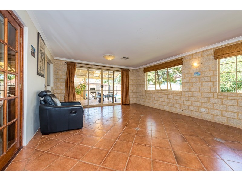14 Vinca Way, Forrestfield WA 6058