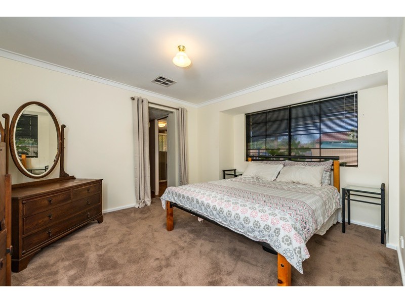 14 Vinca Way, Forrestfield WA 6058