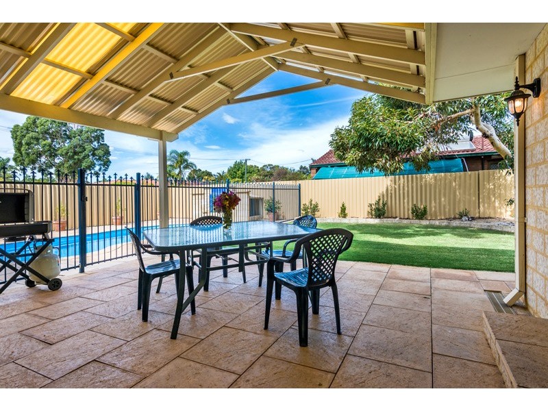 14 Vinca Way, Forrestfield WA 6058