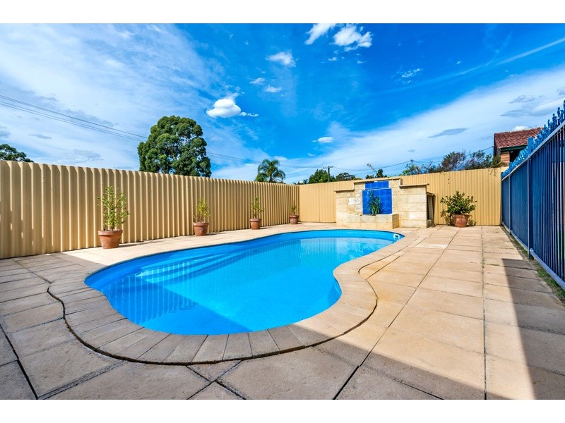 14 Vinca Way, Forrestfield WA 6058