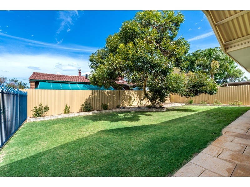 14 Vinca Way, Forrestfield WA 6058