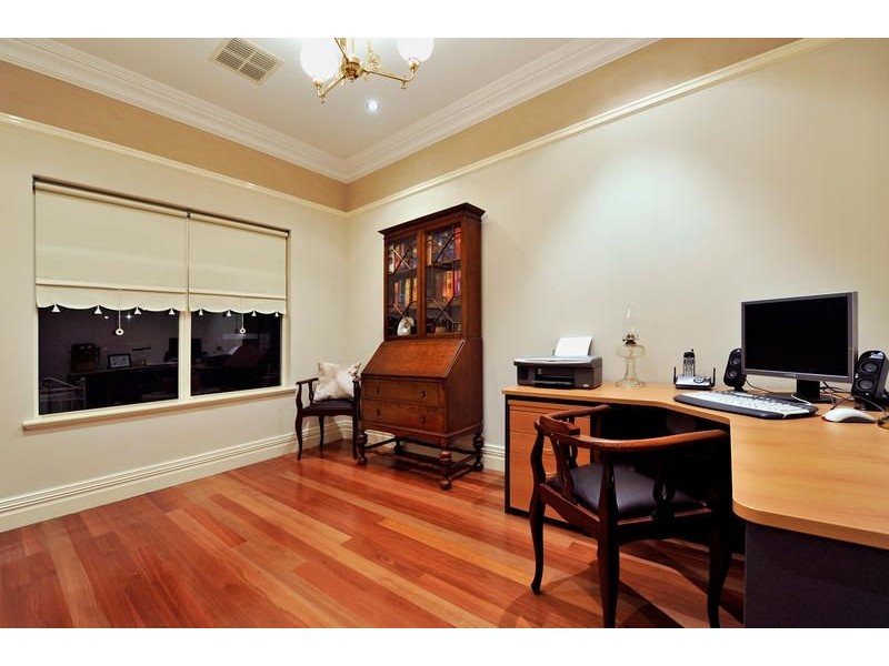 5 Kylee Close, South Guildford WA 6055