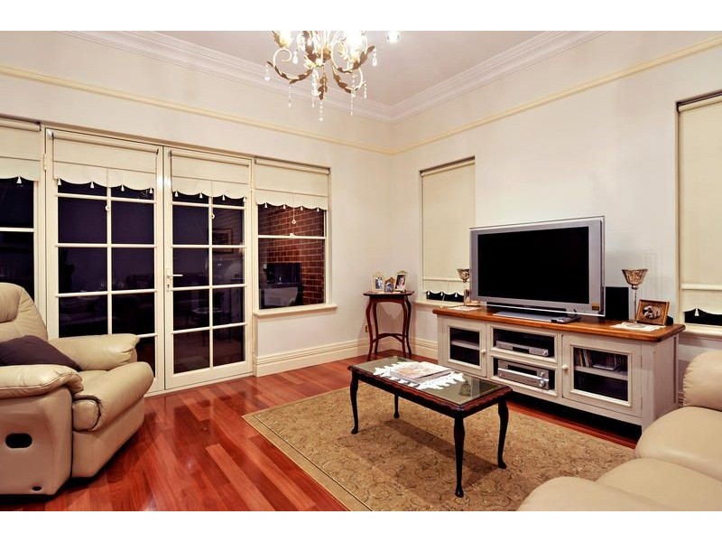 5 Kylee Close, South Guildford WA 6055