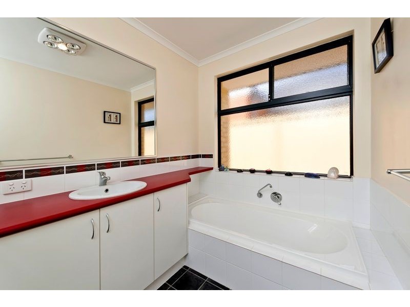 10 Kylee Close, South Guildford WA 6055