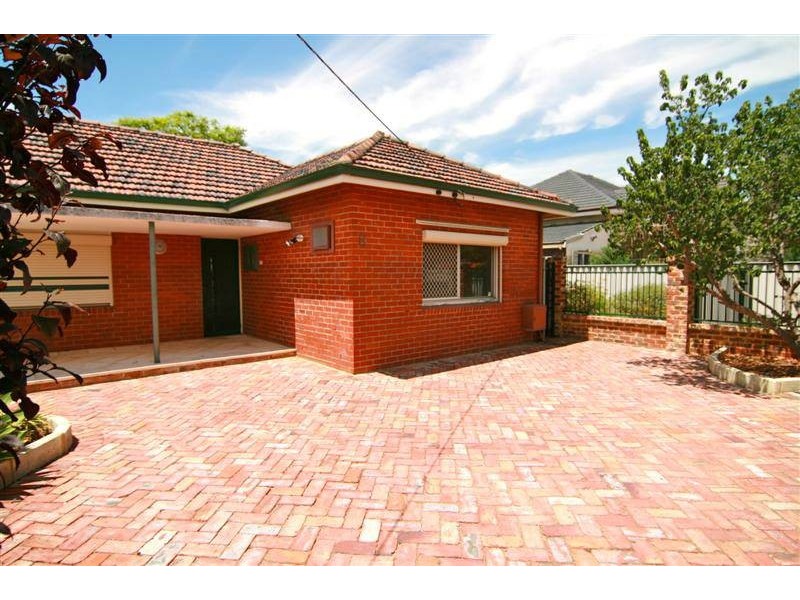 8 Cantlebury Road, Bayswater WA 6053