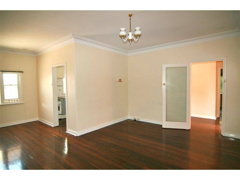 8 Cantlebury Road, Bayswater WA 6053