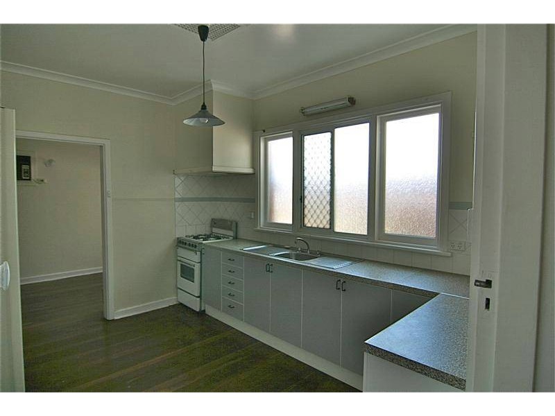 8 Cantlebury Road, Bayswater WA 6053