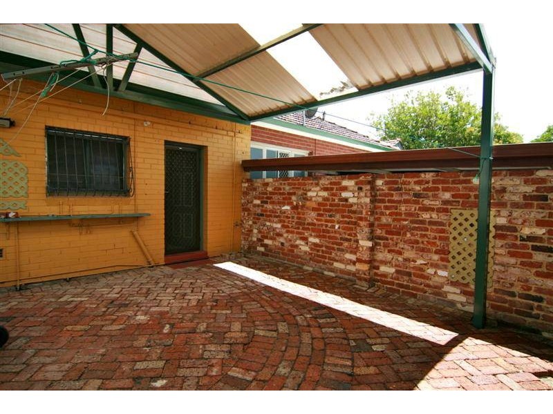 8 Cantlebury Road, Bayswater WA 6053