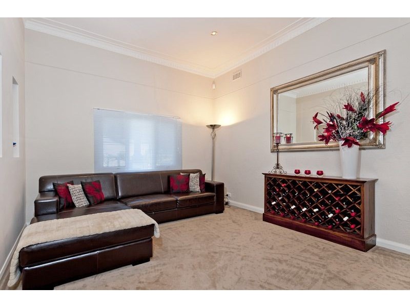 5 Grosvenor Road, Bayswater WA 6053