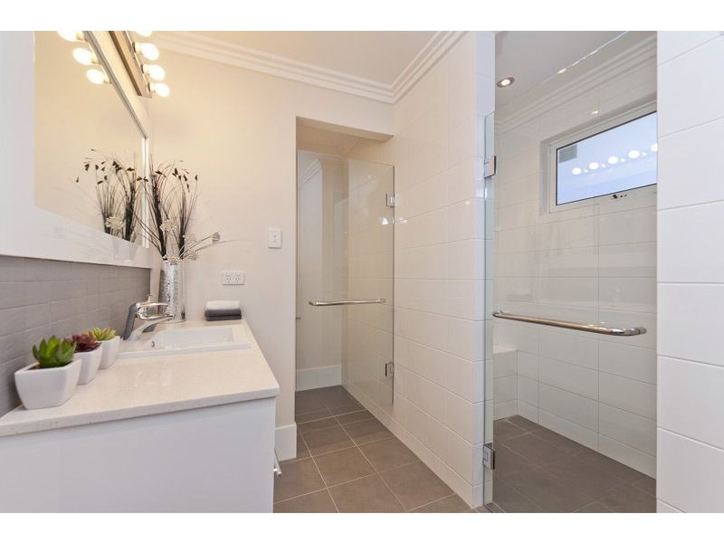 5 Grosvenor Road, Bayswater WA 6053