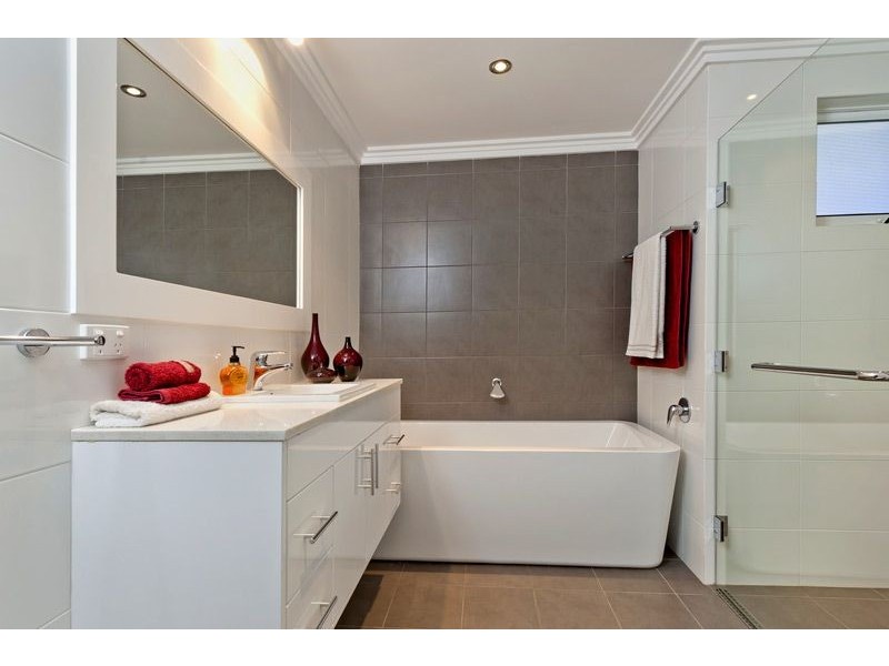 5 Grosvenor Road, Bayswater WA 6053