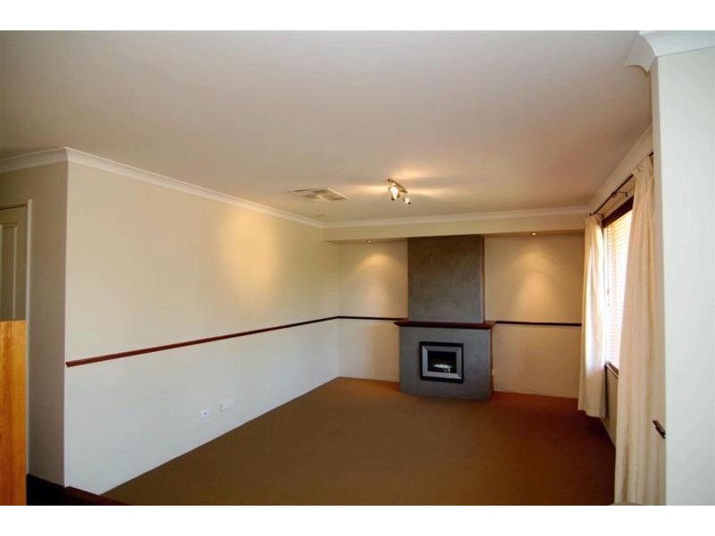 8 Janeville Place, South Guildford WA 6055