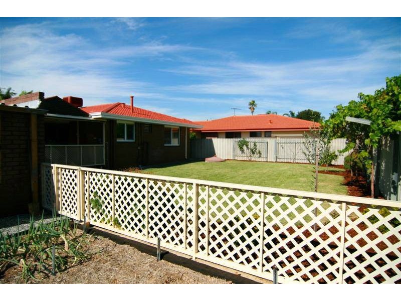 18 Osprey Close, Stirling WA 6021