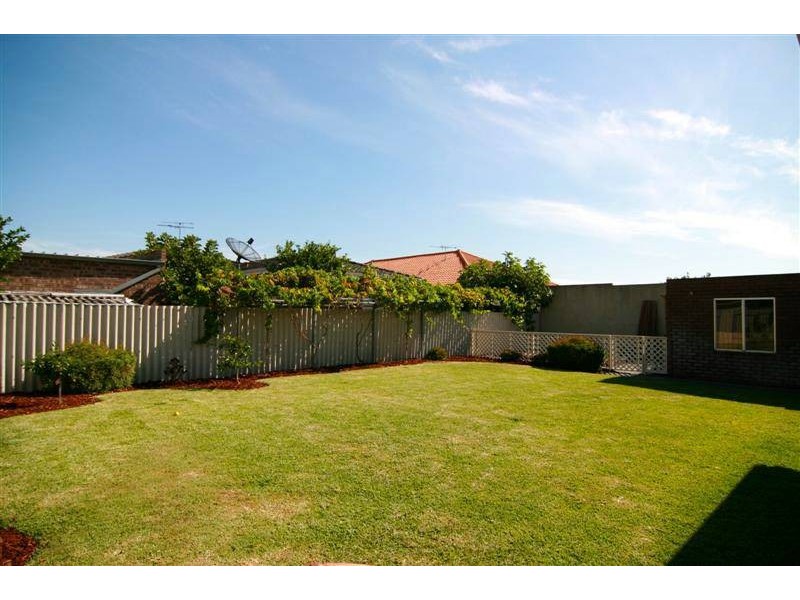 18 Osprey Close, Stirling WA 6021