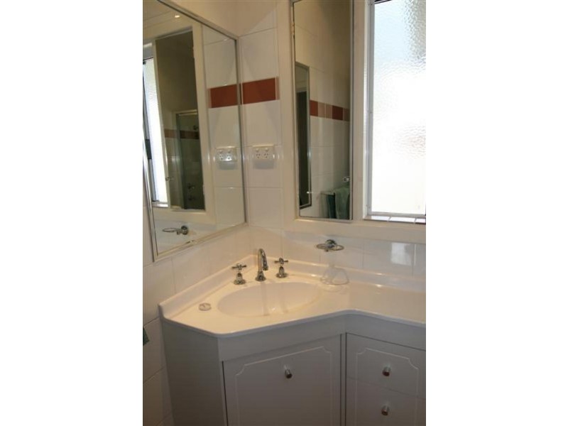 4 Beechboro Road South, Bayswater WA 6053