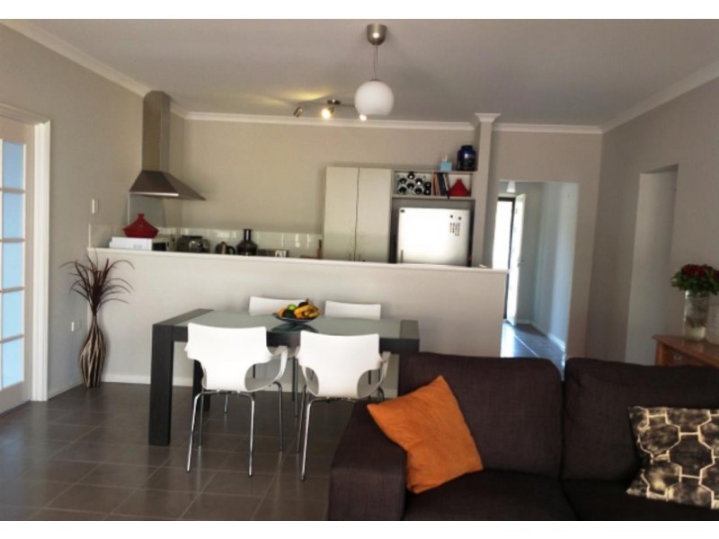 10 Maurice Street, Embleton WA 6062