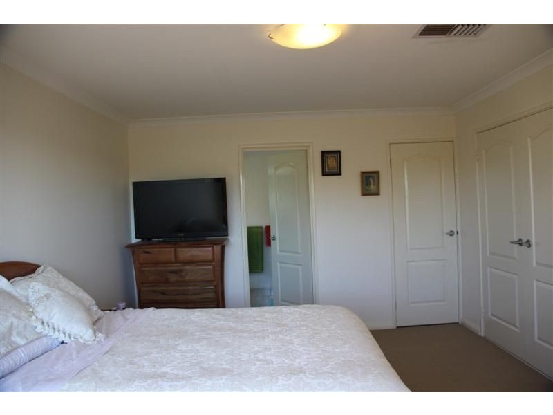 28B Pearl Road, Cloverdale WA 6105