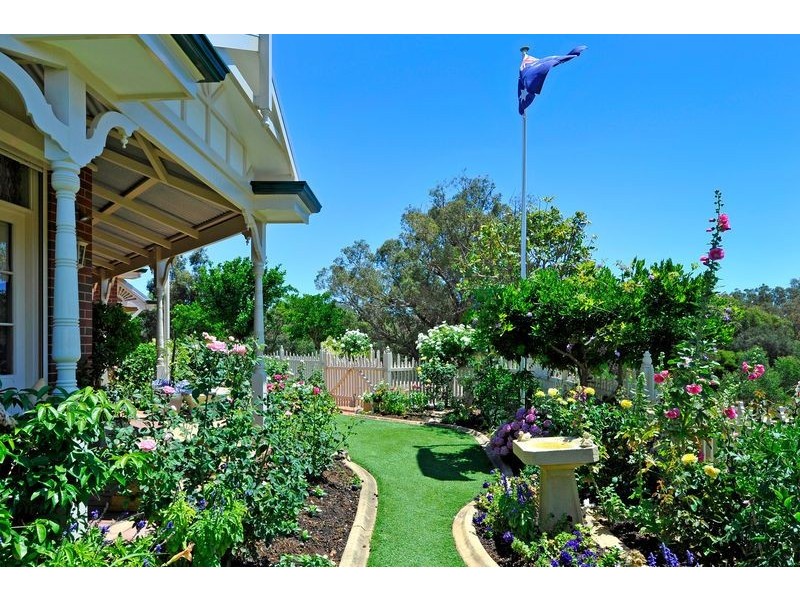 9 River Bank Boulevard, South Guildford WA 6055