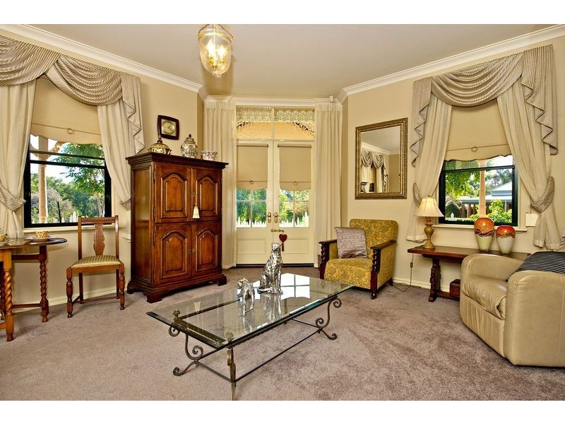 9 River Bank Boulevard, South Guildford WA 6055