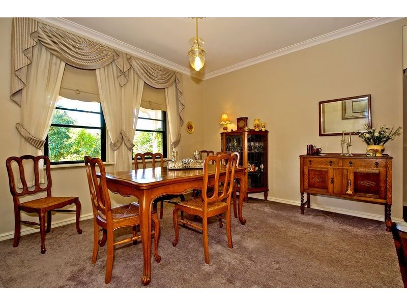 9 River Bank Boulevard, South Guildford WA 6055