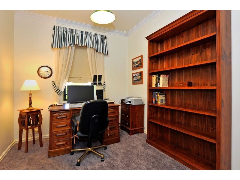 9 River Bank Boulevard, South Guildford WA 6055