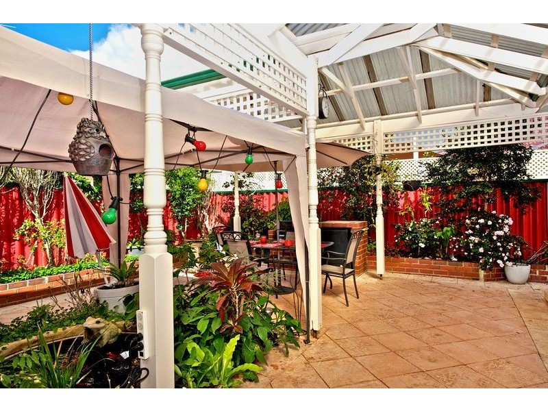 9 River Bank Boulevard, South Guildford WA 6055