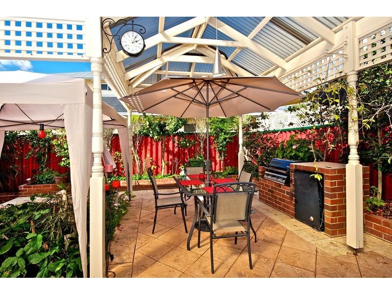 9 River Bank Boulevard, South Guildford WA 6055