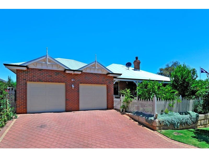 9 River Bank Boulevard, South Guildford WA 6055