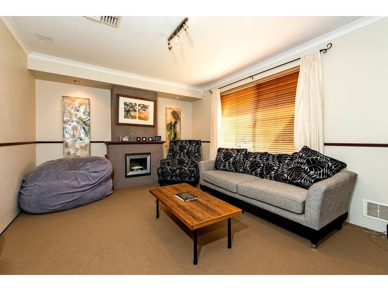 8 Janeville Place, South Guildford WA 6055