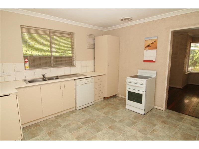 5 Harewood Street, Forrestfield WA 6058