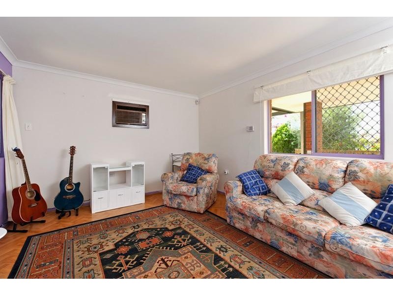 33 Hadleigh Way, Girrawheen WA 6064