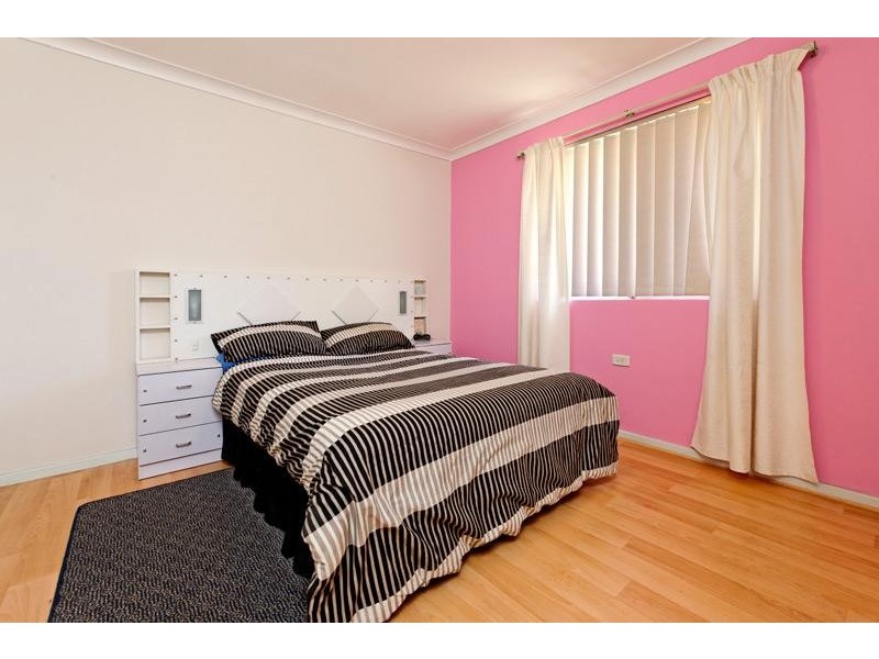 33 Hadleigh Way, Girrawheen WA 6064