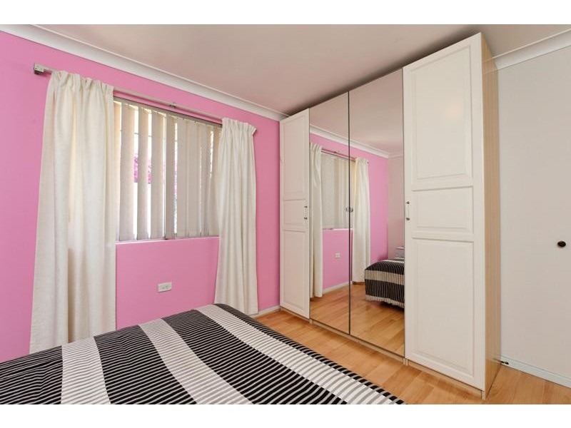 33 Hadleigh Way, Girrawheen WA 6064