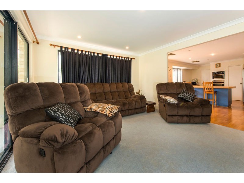 2 Messina Grove, Ellenbrook WA 6069