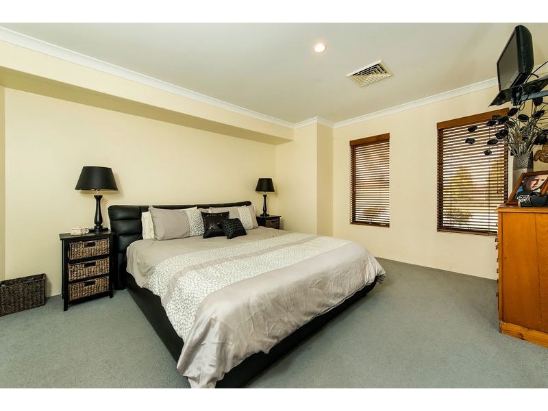 2 Messina Grove, Ellenbrook WA 6069