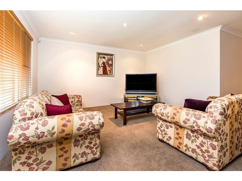 8 Crowther Street, Bayswater WA 6053